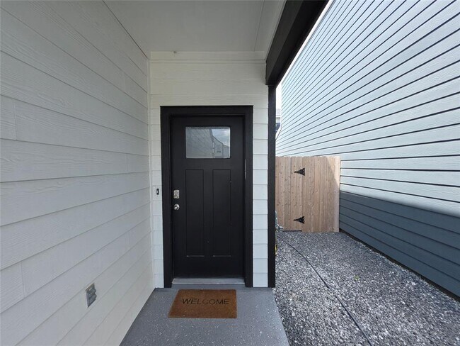 Building Photo - 3013 La Latina Dr