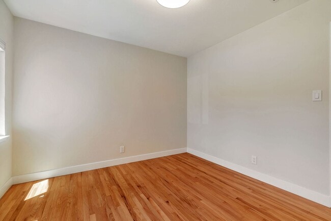 Building Photo - Move-In Ready Cambrian Gem – New Appliances and many upgrades!