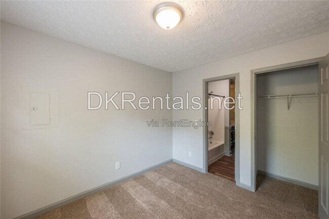 Building Photo - 207 Daventry Way