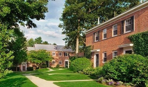 Building Photo - 547 VFW Parkway