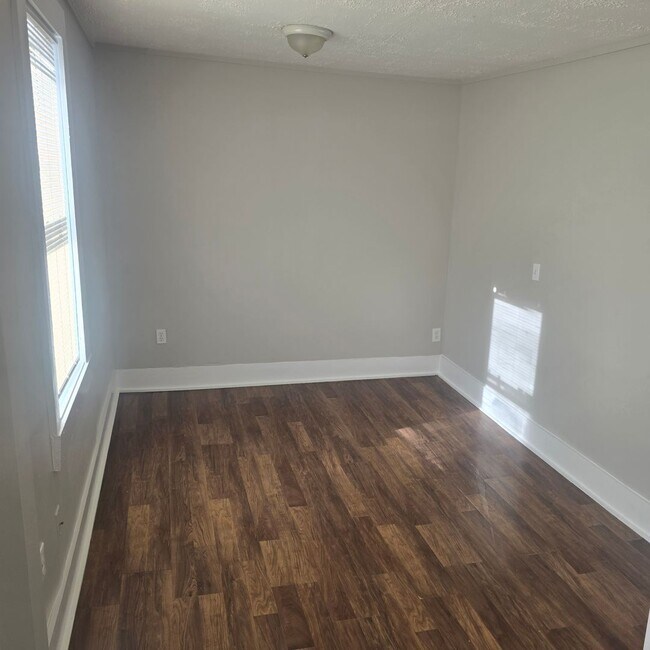 Building Photo - Auburn (186)