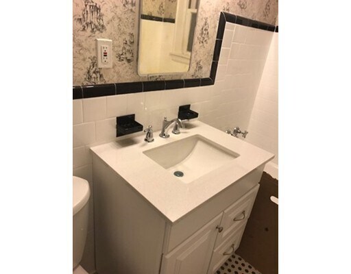 Building Photo - 152 Chestnut Hill Ave