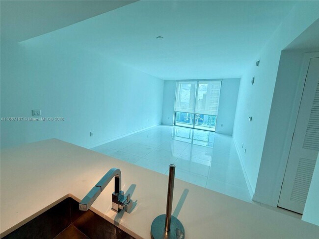 Building Photo - 1100S S Miami Ave