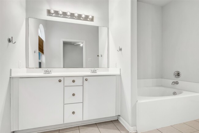 Building Photo - 10231 West Palm Lake Drive