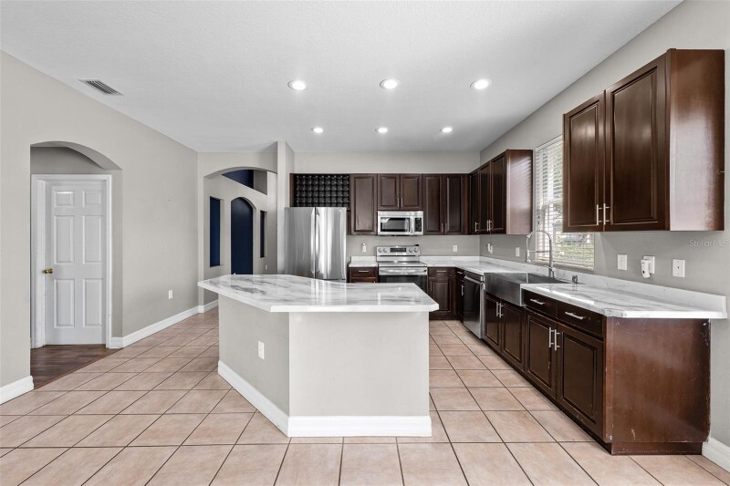 Building Photo - 5909 Wedgefield Dr