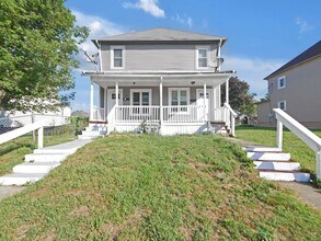 Building Photo - Newly Updated 2 Bedroom Home – Bright, Mod...