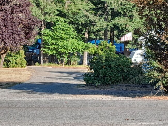 Building Photo - 1/2 off 1st Month's rent!  Newly Updated 2 Bedroom Apartment in Country Setting!