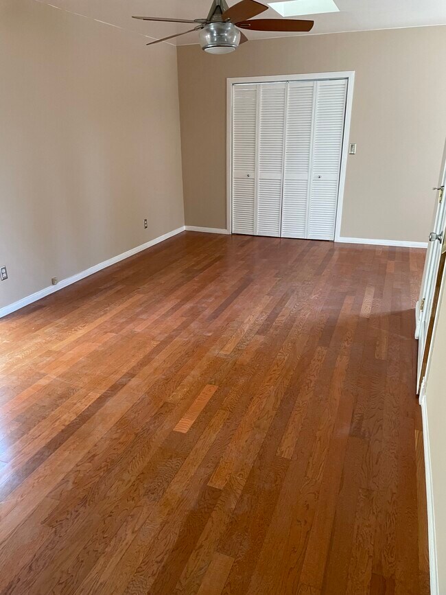 Building Photo - 6641 Charner St