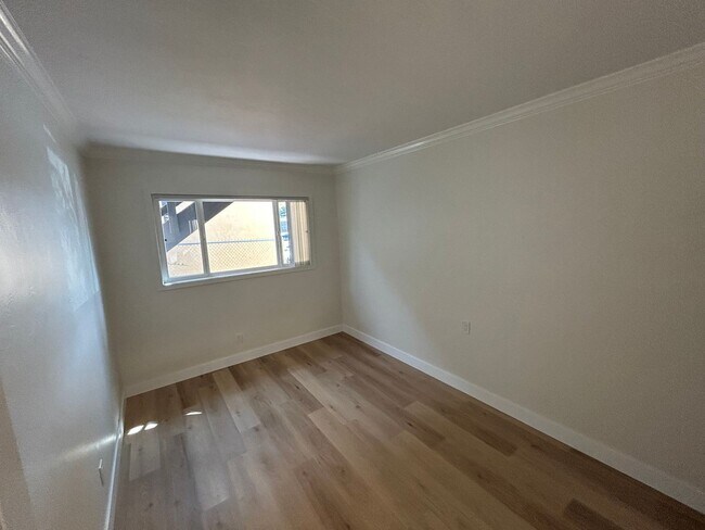 Building Photo - 1 Bed/1 Bath Pacific Beach