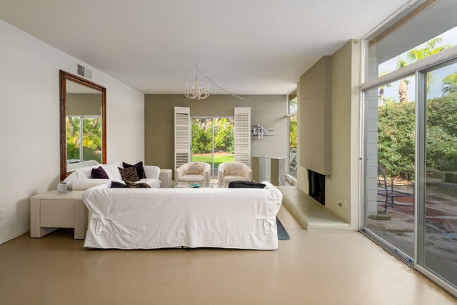 Building Photo - 866 N Topaz Cir