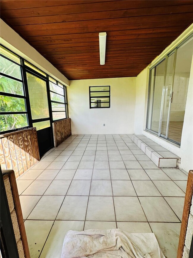 Building Photo - 5705 SW 39th St