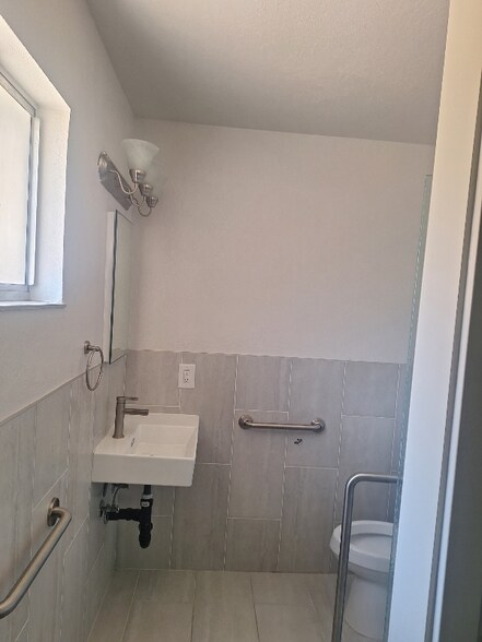 Building Photo - 333 Dahlia St