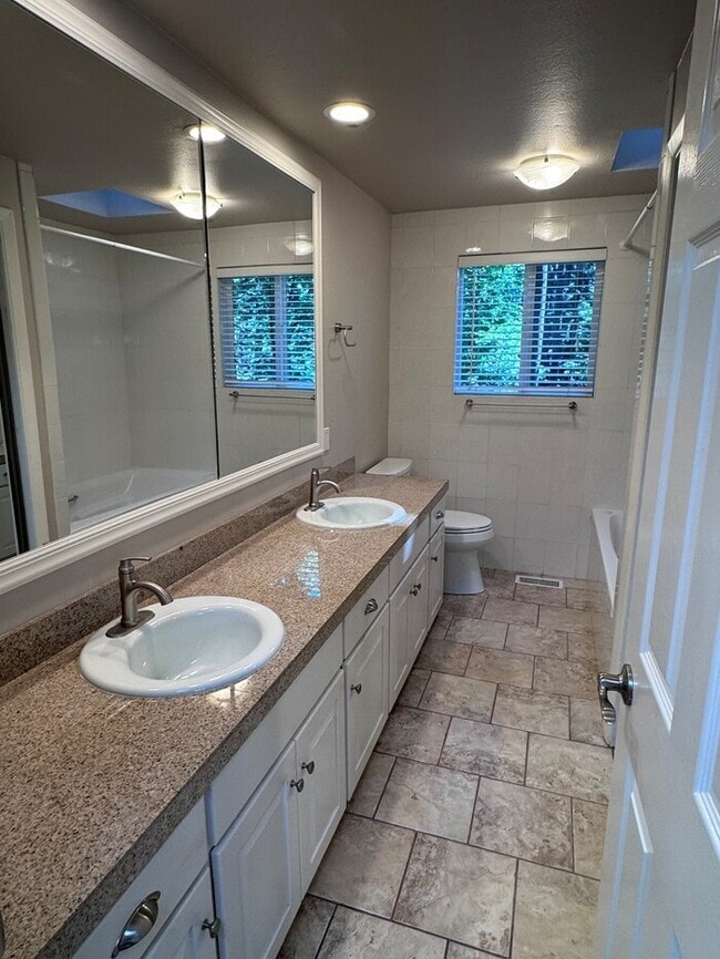 Building Photo - Spacious 4 Bed Home Backing to Private Woodland Trails! Finished Basement, Large Deck, Office, Pe...