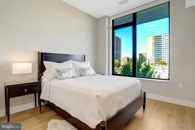 Building Photo - 801 N Fairfax St