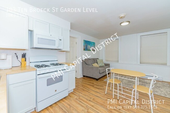 Building Photo - Beautiful, Modern, Garden Level Apt w/ Ope...