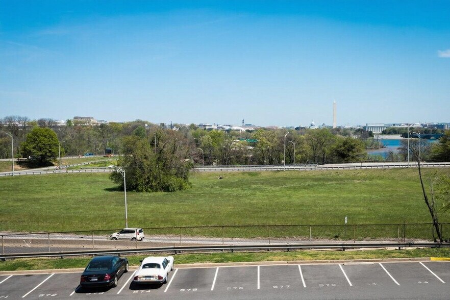 Building Photo - 1011 Arlington Blvd