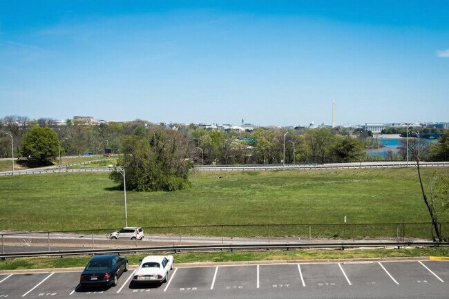 Building Photo - 1011 Arlington Blvd