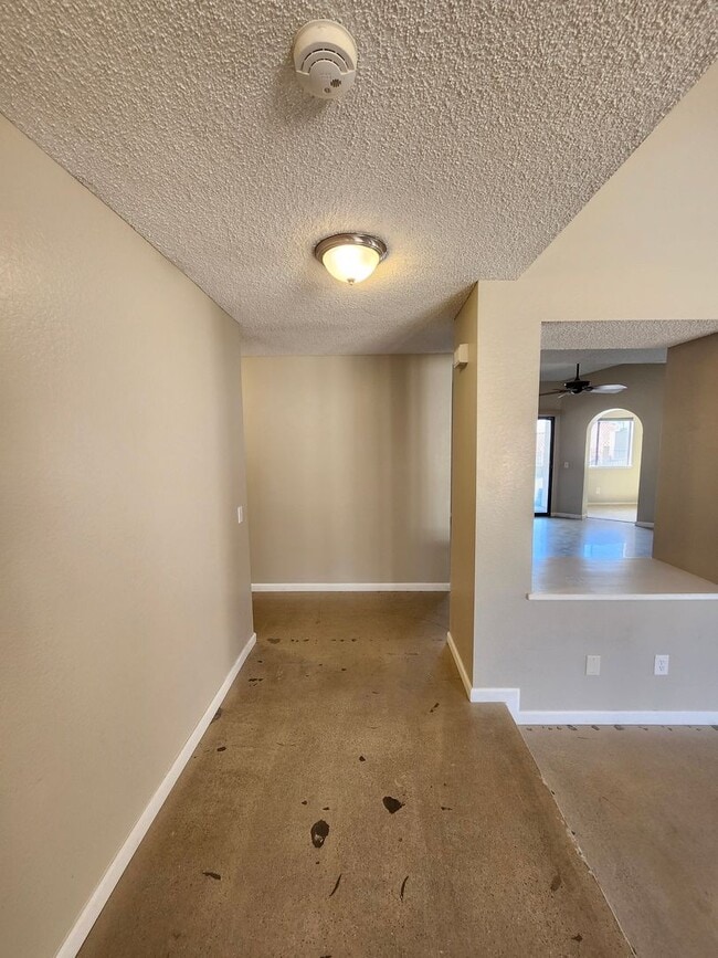 Building Photo - Charming Single-Story Home