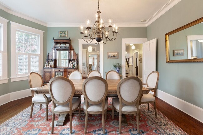 Building Photo - Timeless 3/2 in the Heart of Midtown by Piedmont Park!