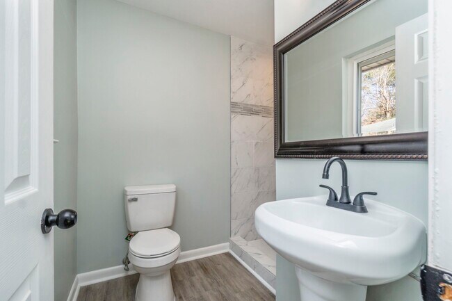 Building Photo - 152 Mann Dr