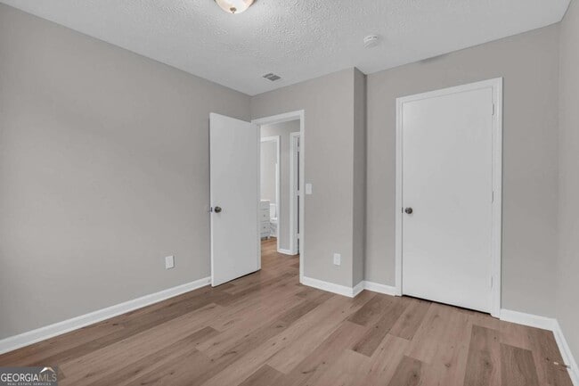 Building Photo - 3368 Lincolndale Ct