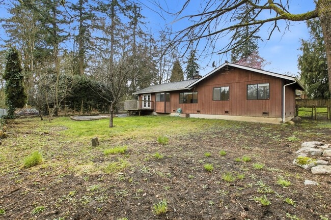 Building Photo - ONE LEVEL LIVING in Peaceful & Private Location!