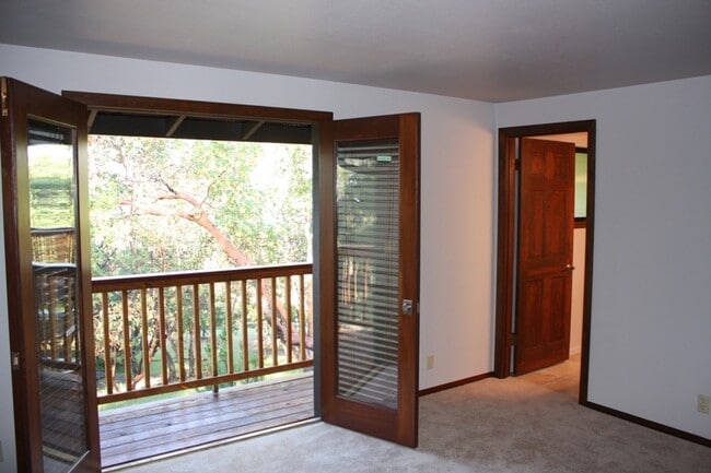 Building Photo - Wooded View Estate in Jacksonville