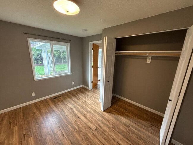 Building Photo - 1650 NW Highland Dr