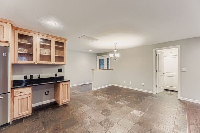 Building Photo - Amazing 3bed/2bath + Den Home with Attached Garage in Kirkland!