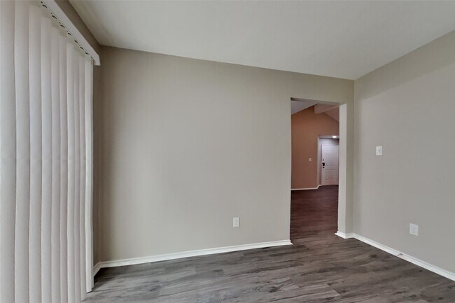 Building Photo - 16907 Spruce Run Dr