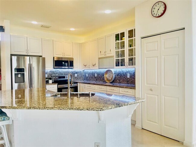 Building Photo - 6911 Sea Daisy Dr