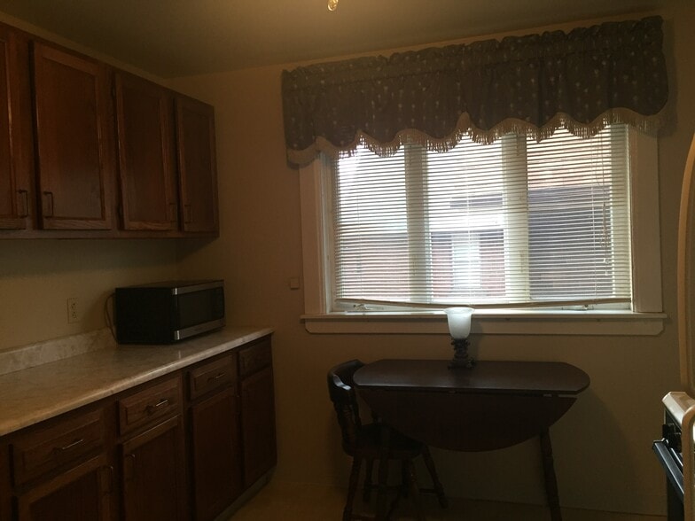 Kitchen - 2624 Chestnut St