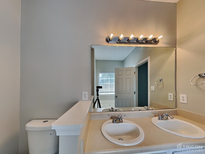 Building Photo - 1170 Augusta Woods Dr