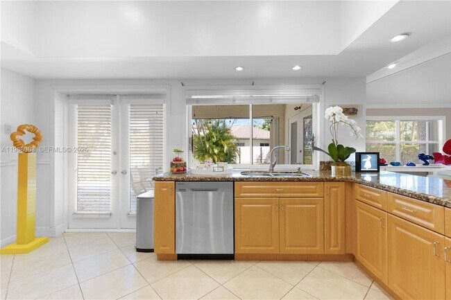 Building Photo - 5253 NW 94th Doral Pl