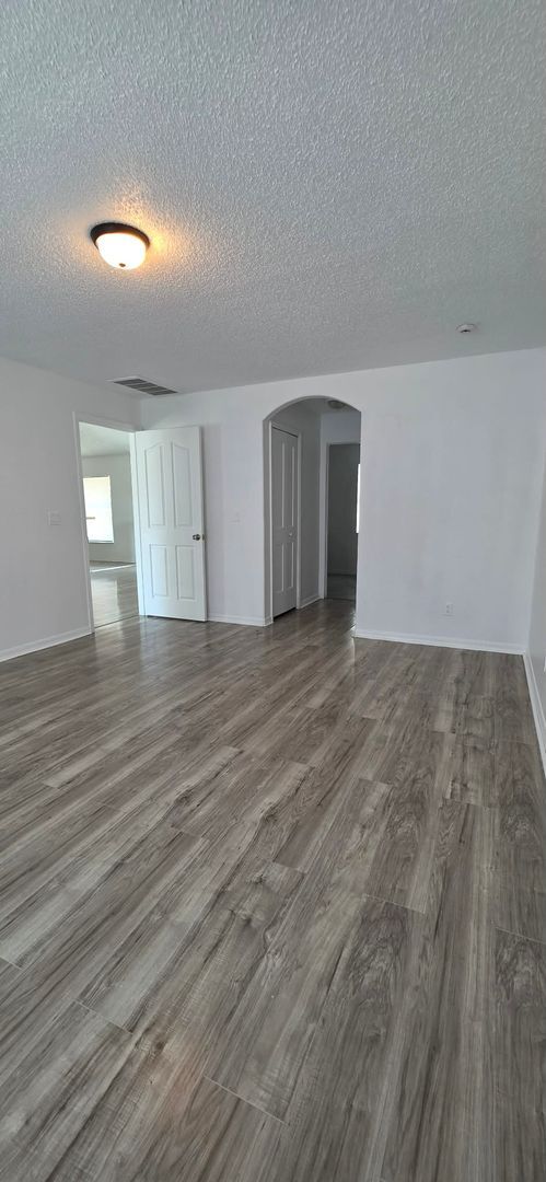 Building Photo - 3 Bedroom, 2 Bath Home with 2-Car Garage – 1,722 Sq Ft