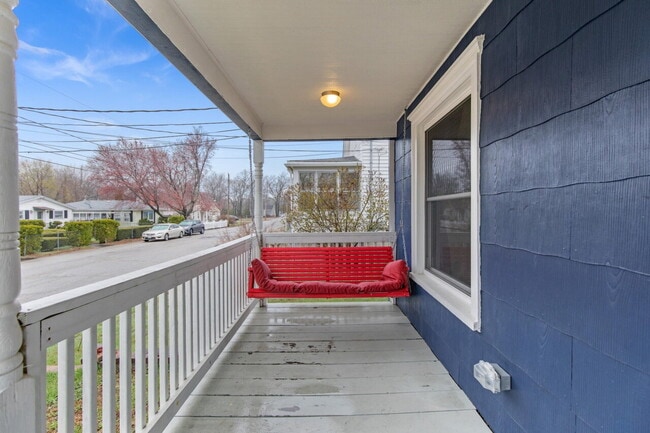 Building Photo - Spacious 3-Bed/1.5-Bath Home with Classic ...
