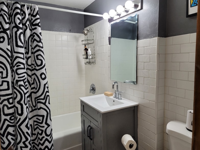 Building Photo - 3401 S Howell Ave