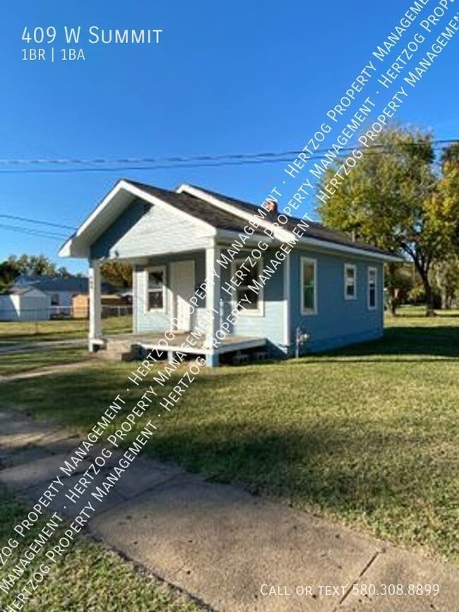 Building Photo - 409 W Summit-