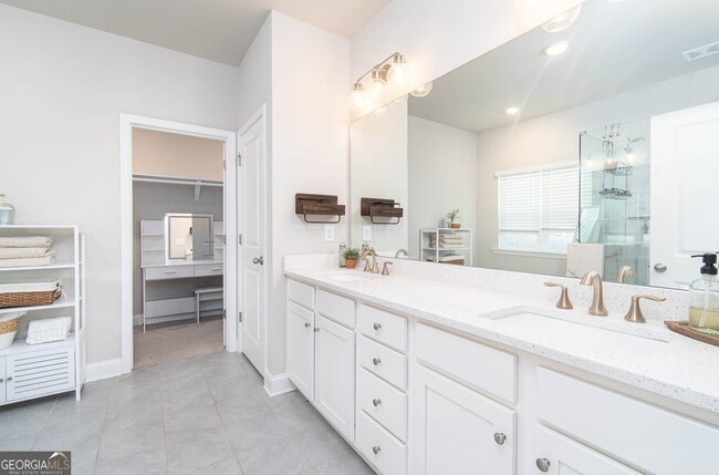Building Photo - 831 Corsiglia Farm