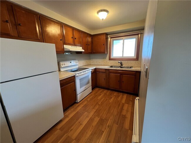 Building Photo - 120 Hasbrouck St