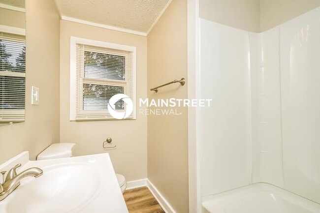 Building Photo - 3 Bedroom Pet-Friendly Home in MARTINSVILLE, IN with Main Street Renewal