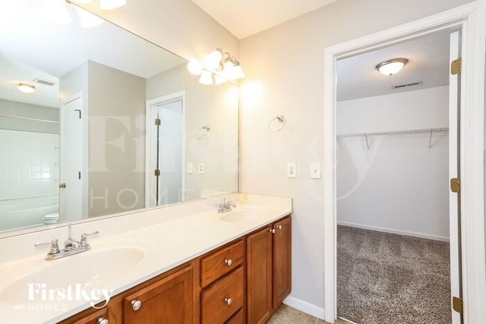 Building Photo - 811 Brantford Dr