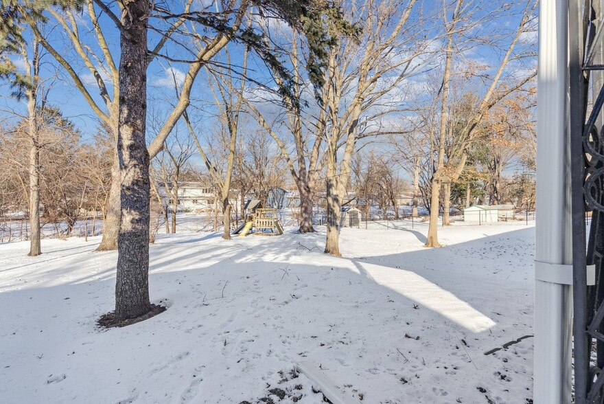 Building Photo - 3032 W 9th St