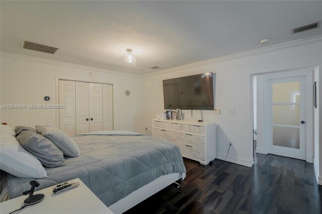 Building Photo - 8500 SW 70th St