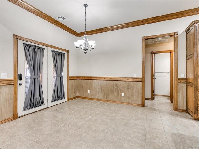 Building Photo - 1001 N Barn Hill Way