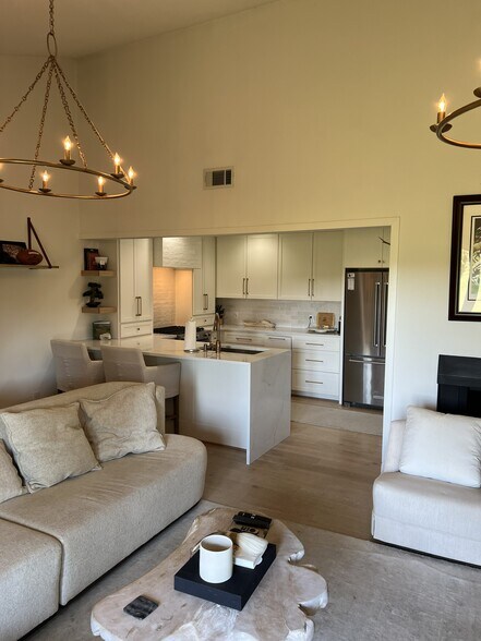 Eat in Kitchen - 7725 River Ridge Rd NE