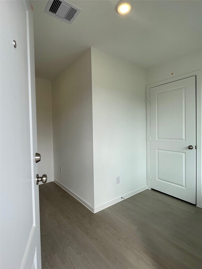 Building Photo - 5631 Shelford Birch Dr