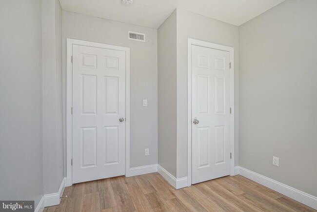 Building Photo - 3037 Tulip St