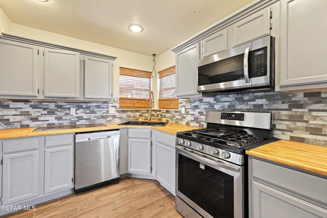 Building Photo - 11236 Northview Dr