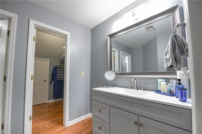 Building Photo - 304 Bridle Path